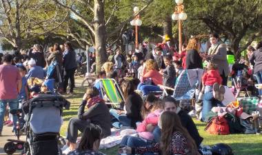 Festejos Día del Niño en la Plaza San Martín de General Roca.