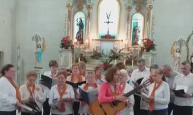 Emotivas canciones del Coro del Centro de Jubilados en Honor a Santa Rosa de Lima.