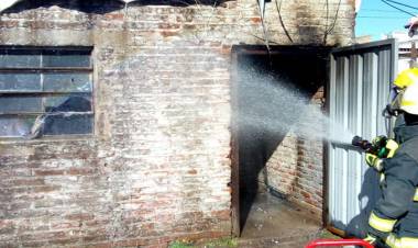 Incendio en una vivienda en calle San Juan al 400 en General Roca.