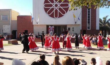 Festejos Populares frente a la Parroquia en Honor a Santa Rosa de Lima.