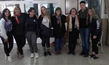 Docentes y alumnos del Inst. Priv. Prov. José Hernández viajan a "ESI- ABU DHABI 2019" Emiratos Árabes Unidos. 