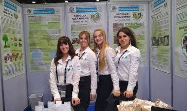 Primer día de Expo-Ciencia "ESI 2019 Abu Dhabi" abierta al público.