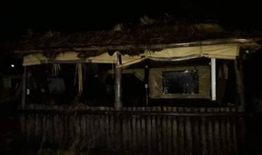 Incendio de un quincho en zona sur de Gral. Roca, hablamos con el Jefe de Bomberos Elian Moroni 