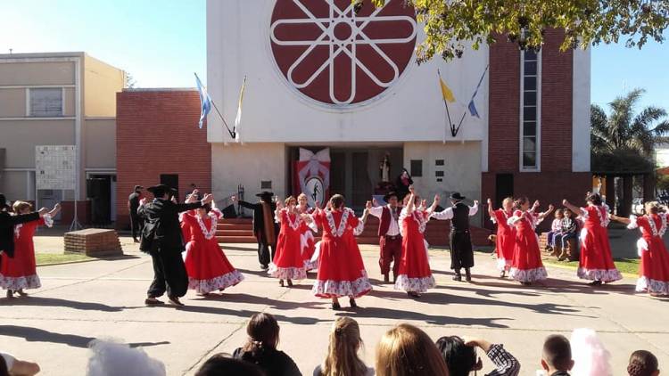 Festejos Populares frente a la Parroquia en Honor a Santa Rosa de Lima.
